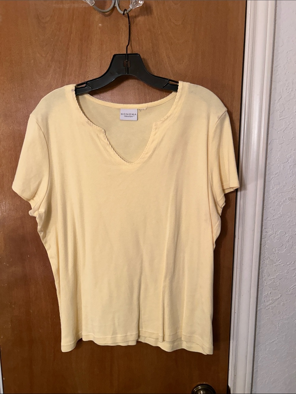 Sonoma Pale Yellow Short Sleeve V-Neck Tee. L. Great shape